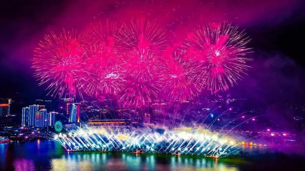 免费名片赞、空间人气等热门商品免费拿，QQ 代刷网 24 小时自助下单